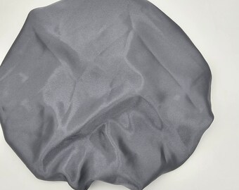 Satin-Schlafkappe 2er-Pack – Verstellbar, Doppellagig, Weich & Atmungsaktiv, Für Haarschutz Nachts (Silber & Grün)