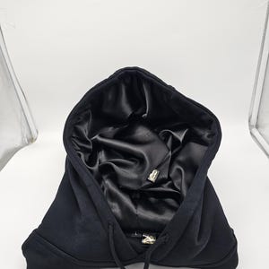 Schwarz Satin Hoodie,Schwarze unisex Kapuzenpullover,dicke warme hoody,satin Kapuzen Sweatshirt. image 12