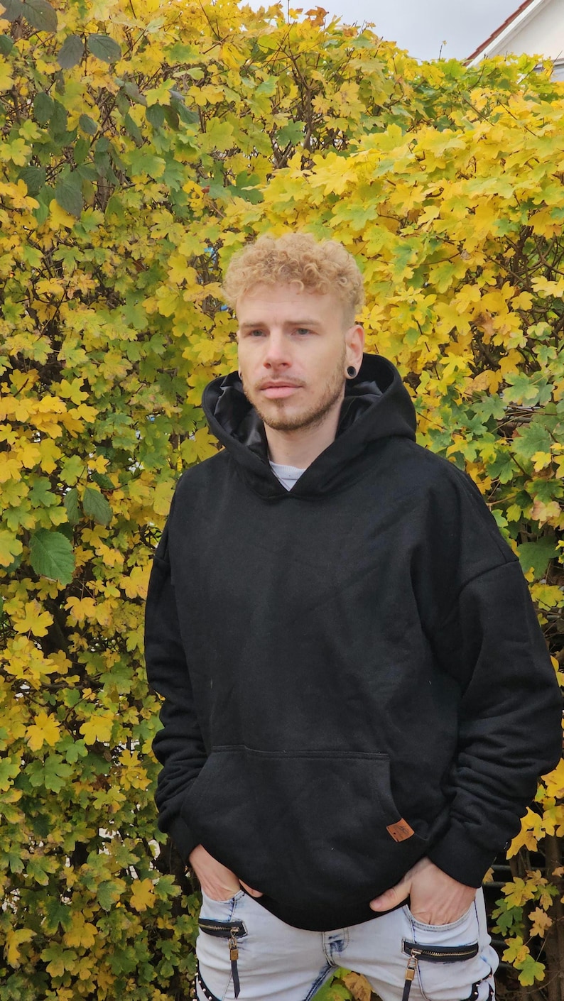 Schwarz Satin Hoodie,Schwarze unisex Kapuzenpullover,dicke warme hoody,satin Kapuzen Sweatshirt. image 3