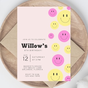 Invito di compleanno per ragazze con faccina sorridente preppy, rosa e giallo, invito per feste, download immediato