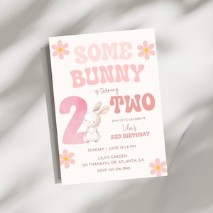 Invitación para segundo cumpleaños, un conejito cumple dos años, Pascua, primavera, descarga instantánea