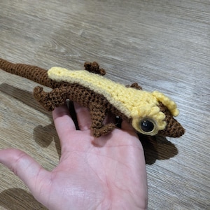 Crested Gecko Amigurumi Crocheted Toy in Dark Brown, Yellow and Beige