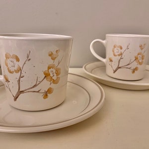 Set of 8 Corningware Beige Blossom Coffee Cup and Saucer - 1983
