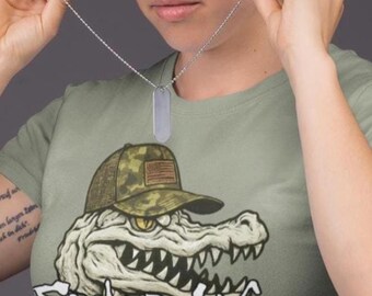 Camiseta con estampado de calavera de caimán de Swamp Life: gorra de camuflaje, estilo sureño