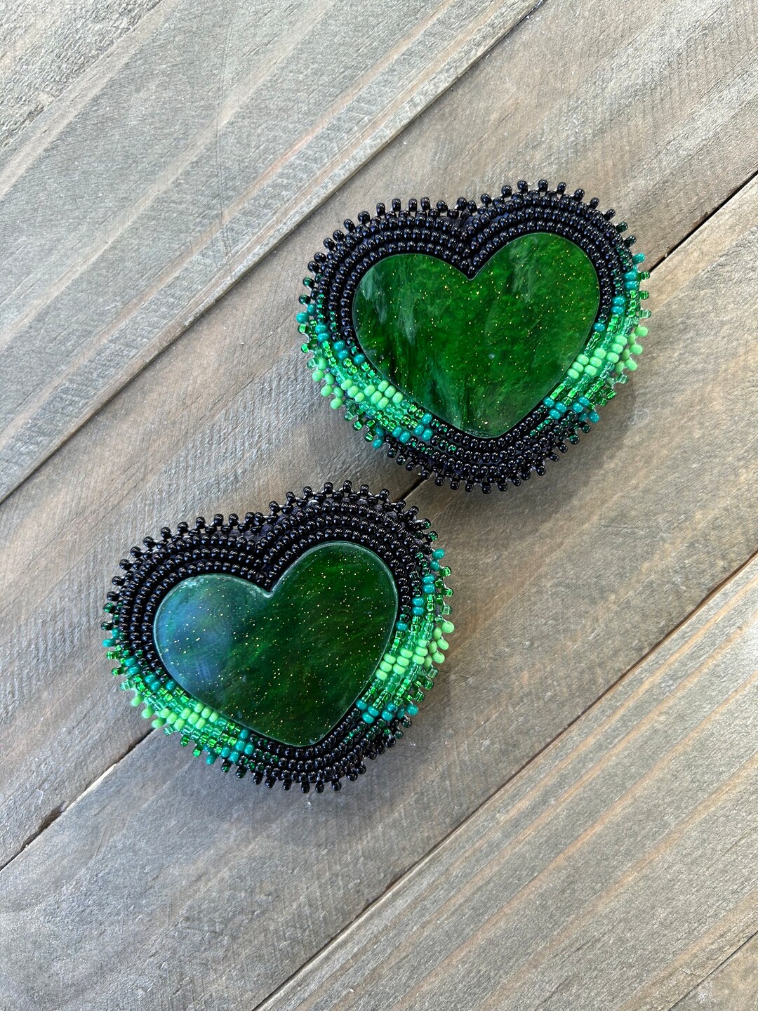 ピアス Monday Edition _ Baby Heart Green Earrings Beaded Green Heart Earrings - Etsy