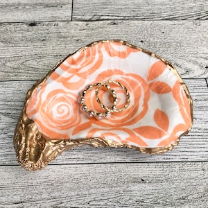 Porte-bagues coquille d'huîtres, porte-objets, décoration côtière, cadeaux de douche nuptiale, plateau à bijoux de découpage, cadeau unique Coral Roses