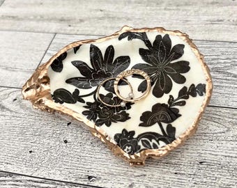 Black Flowers Oyster Shell Trinket Dish, Trinket Dish, Unique Gifts, Coastal Bachelorette Favors, Beach Engagement Gift, Bridesmaid Gift