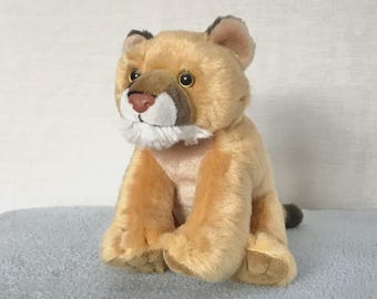 Baby Lion Plush Sitting Lion Cub Safari Animal Decor Decorative Small Lion Stuffed Animal Plushie Plush Toy Bookshelf Decor Jungle Beige