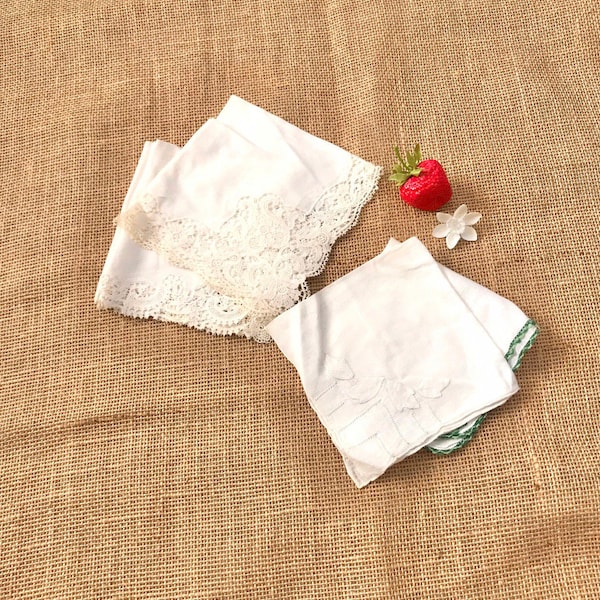 Vintage Set of 4 Handkerchiefs Lot Embroidered Lace Doily Napkins Wedding Hankies Green Collectible Floral