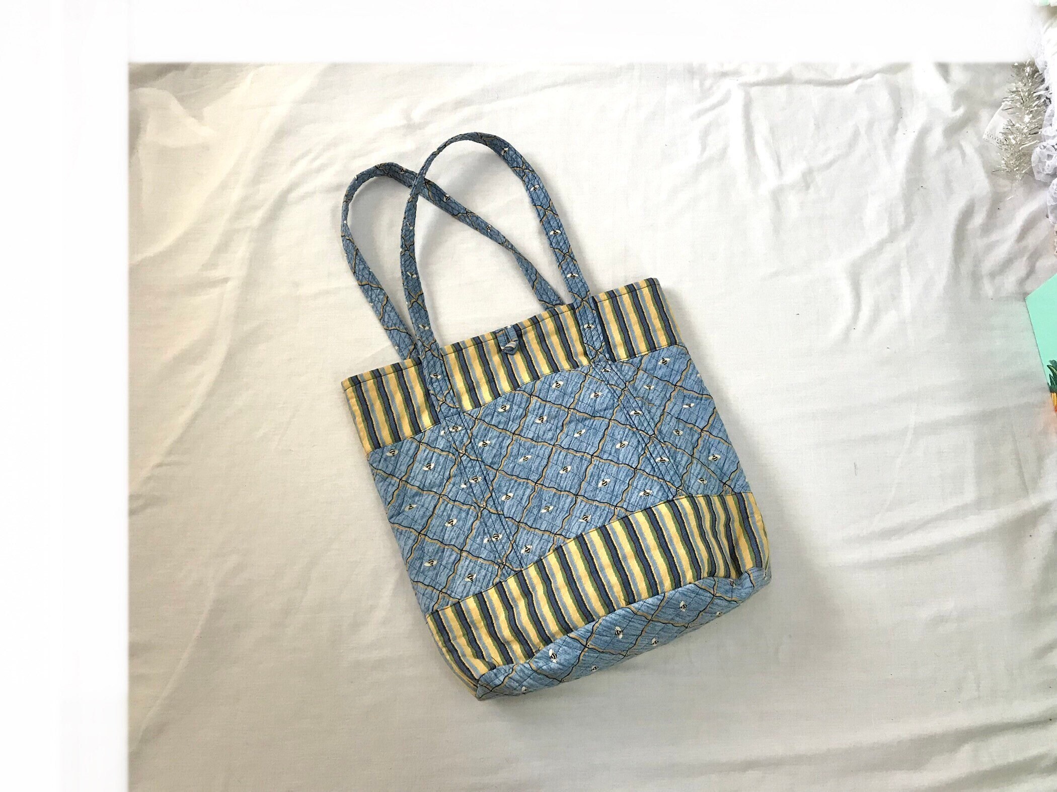 How to Sew a Zipped Tote Bag by Debbie Shore 