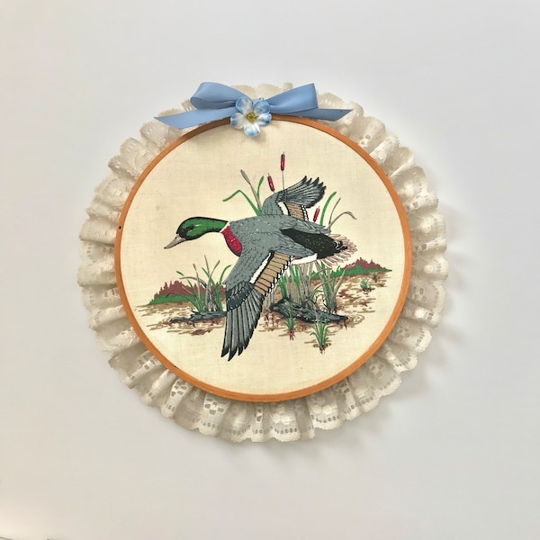 Vintage Mallard Duck Embroidery Hoop Art with Lace Ribbon Wall Decor Handmade Craft Shabby Chic Decor Decorative Finished Floral Country