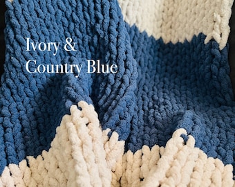 Hand-Knitted Chunky Knit Blanket: Custom Color, Cozy Throw