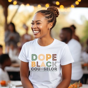 Dope zwart maatschappelijk werker shirt, adviseur T-shirt, zwarte mannen en vrouwen. Uniseks. Melanine, Melanated, Beroepsoverhemden, Sweatshirts, T-stukken