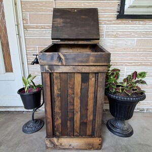 13 Gallon Vintage Tater Box Style Wood Trash Can With Tilt Lid, Rustic ...
