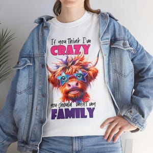 Wenn Sie denken, dass ich verrückt bin, treffen Sie meine Familie sarkastisches Kuh-T-Shirt