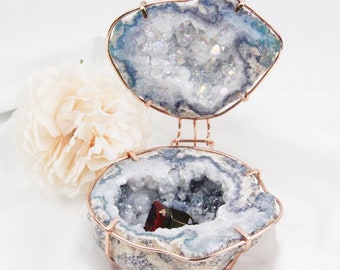 Geode Jewelry Box for Decoration or Charging Small Crystals for Wedding and Proposal