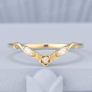 Gebogener Moissanit-Ehering, gelbgoldener Jubiläumsring mit Blumenmuster im Marquise-Schliff, Rosenknospen-Ehering für Damen, floraler Chevron-Ring