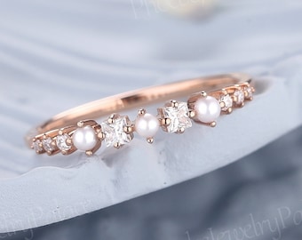 Delicado anel de aliança de casamento com pérola natural Moissanite com corte de princesa em ouro maciço, anéis de empilhamento para mulheres, presente de aniversário para ela feito à mão