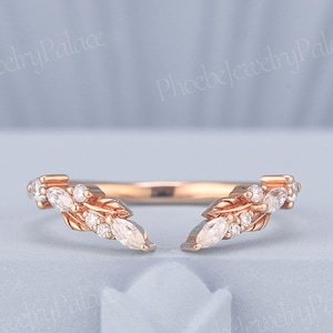 Moissanite Curved Wedding Band Art Deco Open Leaf Wedding Rings for Women Delicate Vine Ring Nature Inspired Ring Chervon Band Gift for Her