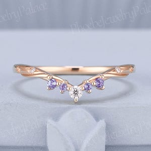 Star Engraved Curved Wedding Band Solid Gold Vintage Alexandrite Stackable Wedding Band V Shape Chevron Band Wedding Rings for Women Gift