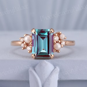 Vintage Emerald Alexandrite Engagement Ring Unique Gold Pearl Moissanite Cluster Wedding Rings for Women Anniversary Ring Gift Handmade
