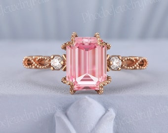Anillo de compromiso de zafiro rosa vintage de 2 quilates Anillos de boda de talla esmeralda de oro rosa únicos para mujeres Regalo de aniversario de diamantes de tres piedras personalizado