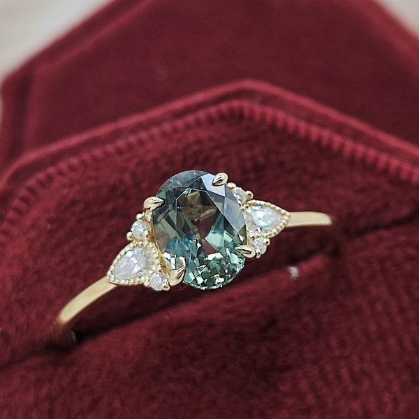 Vintage Green Sapphire Engagement Ring Gold Oval Minimalism Wedding Rings for Women Diamond Cluster Ring Anniversary Handmade Gift Christmas