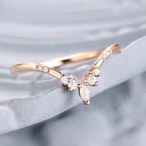 Unique Moissanite Curved Wedding Band Art Deco Twisted Solid Gold Diamond Wedding Rings Stacking Matching Bridal Band Anniversary Gift