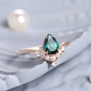 Vintage Pear Emerald Engagement Ring Unique Green Gemstone Solid Gold Wedding Ring Art Deco Pearl Cluster Moissanite Bridal Ring handmade