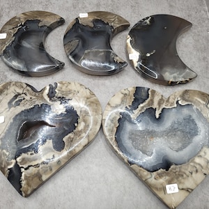 Volcano agate carving