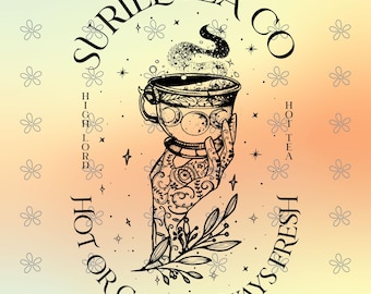 Puede incluir: Una ilustración de línea negra sobre un fondo degradado que muestra una mano sosteniendo una taza de té con fases lunares. El texto dice SURIEL TEA CO, HIGH LORD, HOT TEA y HOT OR COLD, ALWAYS FRESH. El diseño incluye estrellas y flores.