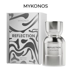 Może przedstawiać: Srebrny zestaw butelki i pudełka perfum. Pudełko jest białe z czarno-szarym abstrakcyjnym wzorem i napisem "REFLECTION". Butelka perfum jest srebrna z napisem "REFLECTION MYKONOS". Zestaw jest przeznaczony do butelki 50 ml / 1,7 fl oz.