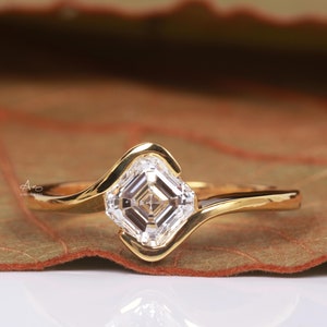 Asscher Cut Lab Grown Diamond Engagement Ring: Solitaire Step Cut