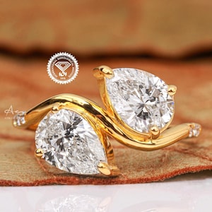 Pear Cut Lab Grown Diamond Toi Et Moi Ring: Two Stone Engagement Ring