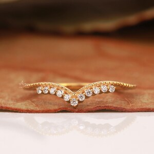Diamant Chevron Ring, V-Form Diamantring, 18K Solid Gold Chevron Ehering, Diamant V-Ring in 14K, Wellenring, gebogener Ehering Frauen