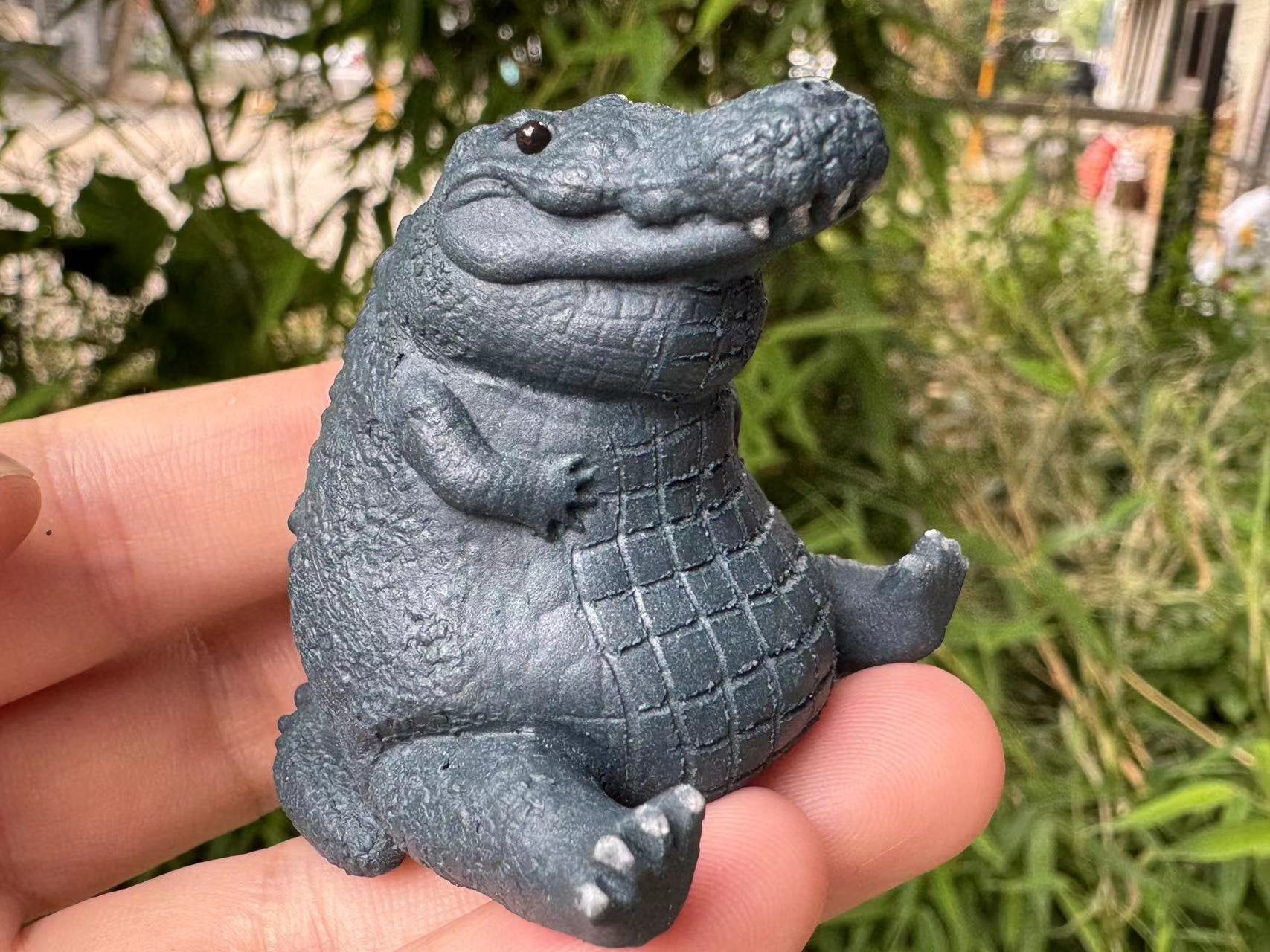 Lovely Ceramic Alligator Sculpture Adorable Crocodile Figurine for Tea Lovers Yixing zisha pottery crocodilian Statue Tea pet table decor 9