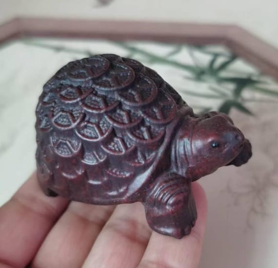 Yixing zisha Ceramic lovely turtle Feng shui decor Sculpture for Tea Lovers and Animal Enthusiasts tortoise Figurine Animal tea pet Ornamen.
