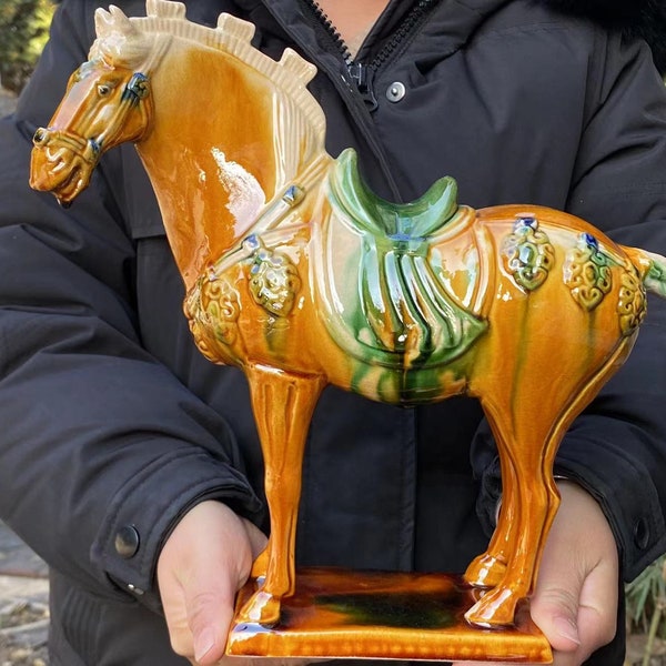 Statue de cheval de guerre en poterie Tang Sancai en céramique chinoise ancienne de 11,4 cm, cheval de Chine Tang en porcelaine sculptée, décor Feng Shui, décor du zodiaque