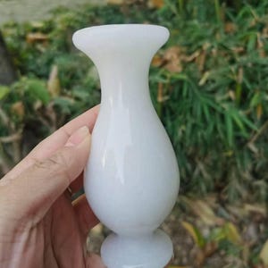 Exquisite Natural Jade Stone hand carved flower vase,Jadeite White Jade Carving Bottle Vase Jar Jasper Quartz Jardiniere Flower Bottle Decor