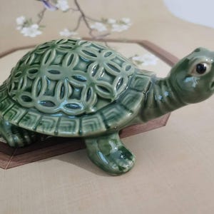 Exquisite Ceramic zisha turtle Sculpture for Tea Lovers,Animal Enthusiasts tortoise Figurine Ornament Ceramic Purple Clay Tea Pet Home Decor