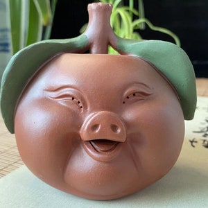 Lovely Ceramic pig Sculpture for Tea Lovers and Animal Enthusiasts cute pig Figurine Animal home Ornaments Yixing zisha Purple Clay Tea Pet.