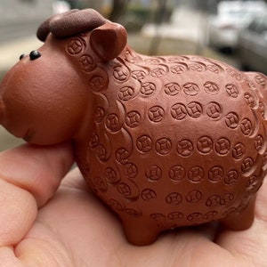 Yixing zisha zodiac sheep Sculpture for Tea Lovers,Animal Enthusiasts sheep Figurine Ornaments Ceramic Purple Clay Tea Pet tea decor ASSSW21