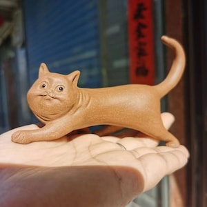Handmade zisha cat Sculpture for Tea Lovers,Animal Enthusiasts cat Figurine Ornament Ceramic Purple Clay Tea Pet teapot table decor Kung Fu