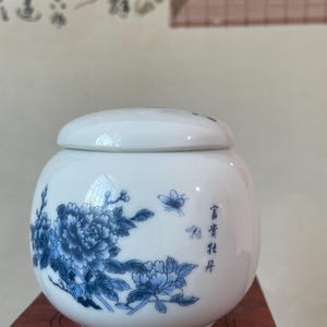 Exquisite Handcrafted Ceramic Tea Jar, Tea Canister Flower Pot, Floral Arrangement Decorative Temple, tea caddy, Antique Home Ornament gift.