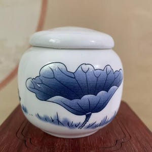 Vintage VTG ceramic jar tea caddy , Pottery Coffee Jar Household Storage Tea Caddy Hand Painted decor.