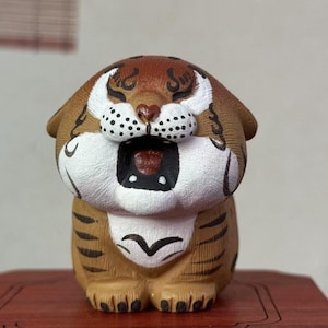 Yixing zisha Purple Clay Tea Pet Cute tiger for Tea Lovers, tea pet Zodiac tiger Ornaments animals statue  teapot creative table decor  gift