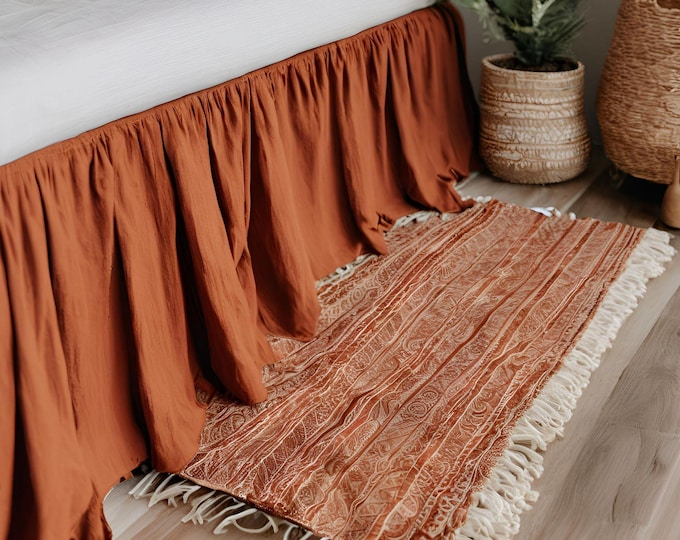 Ruffled Linen Bed Skirt – Linen Bedskirt, Soft Stonewashed Flax, Rustic Farmhouse Bedding, Minimalist Bedroom Decor, Natural Dust Ruffle
