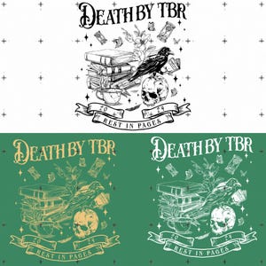 Può includere: Un design grafico con una pila di libri, un corvo appollaiato su un teschio, una tazza da tè, clessidre, farfalle e fiori. Il testo recita DEATH BY TBR in alto e REST IN PAGES in basso con l'anno 2024 su un nastro.