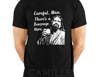 ビッグ・リボウスキのTシャツ 面白いシャツ クールなビールシャツ 気をつけろよ、飲み物があるぞ 映画のセリフ