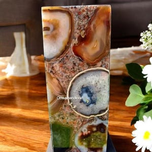 Natural Agate Crystal Lamp Handcrafted Unique Design for Elegant Bedroom and Living Room Lighting, Perfect for a Soothing Glow